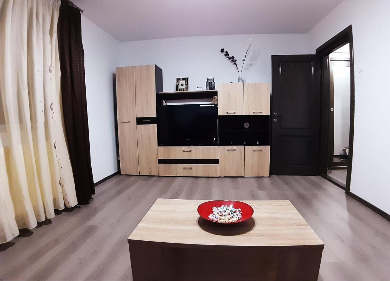 Apartament Confortabil In Târgu Jiu Eksteriør billede